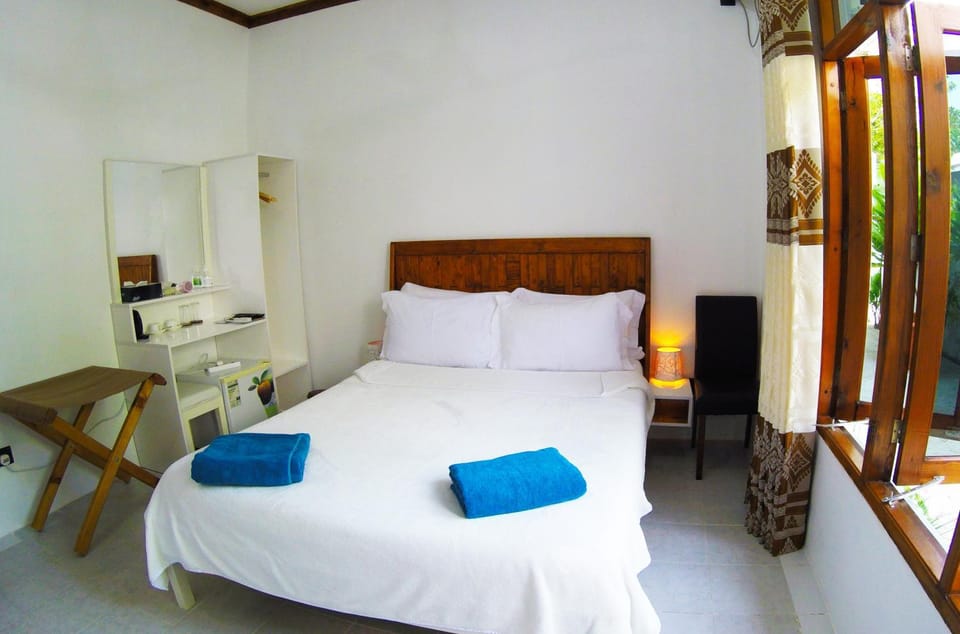 Bedroom, towels, wardrobe