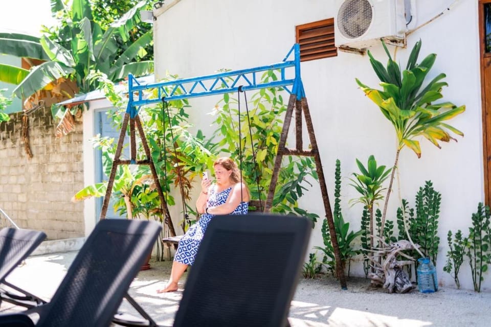 Day, People, On-site shops, group of guests, sunbed