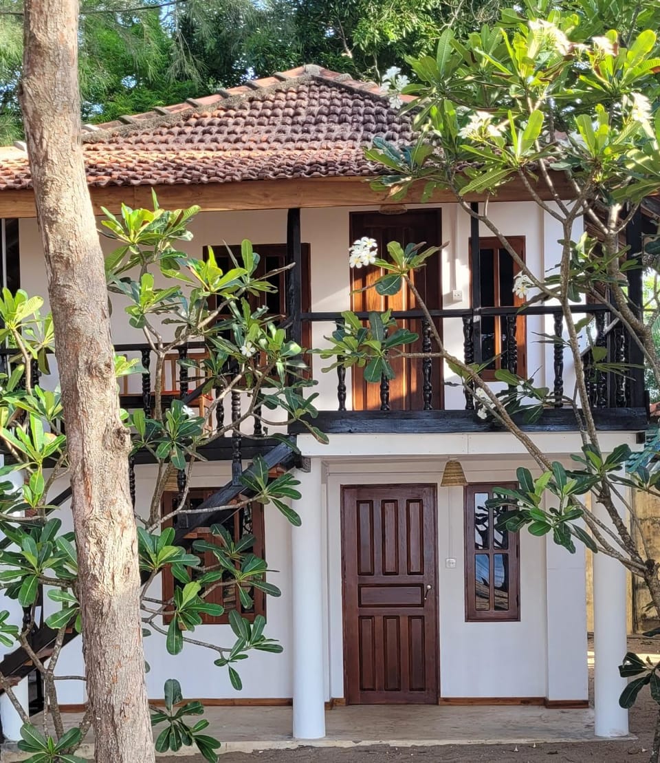 Galaxy Lounge Hotel in Sri Lanka