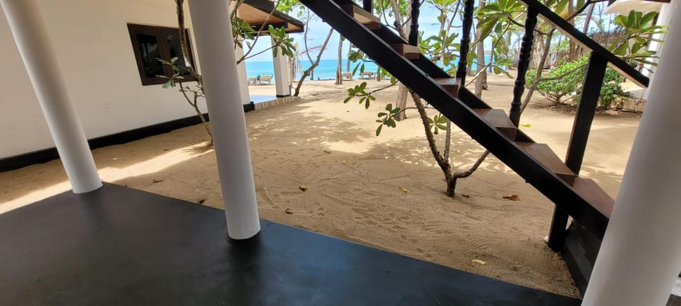 Galaxy Lounge Hotel in Sri Lanka