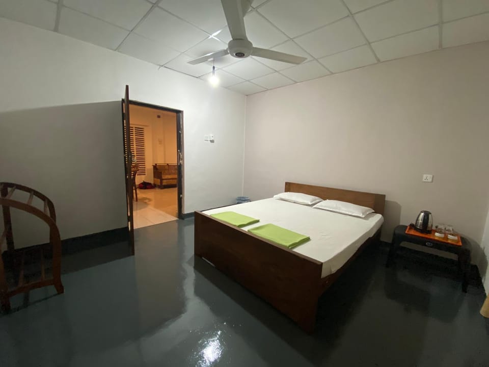 Gloria Cottage Non AC Bed and Breakfast in Negombo