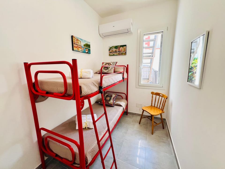 Bed, Photo of the whole room, Bedroom, bunk bed