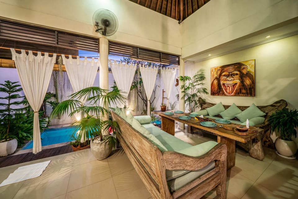 3BR Canggu Shortcut Villa, Walk to ATLAS and FINNS Villa in North Kuta