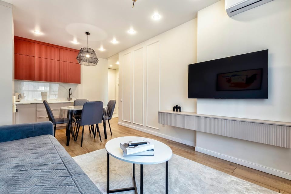 TV and multimedia, Kitchen or kitchenette, Living room, Seating area, Dining area, air conditioner