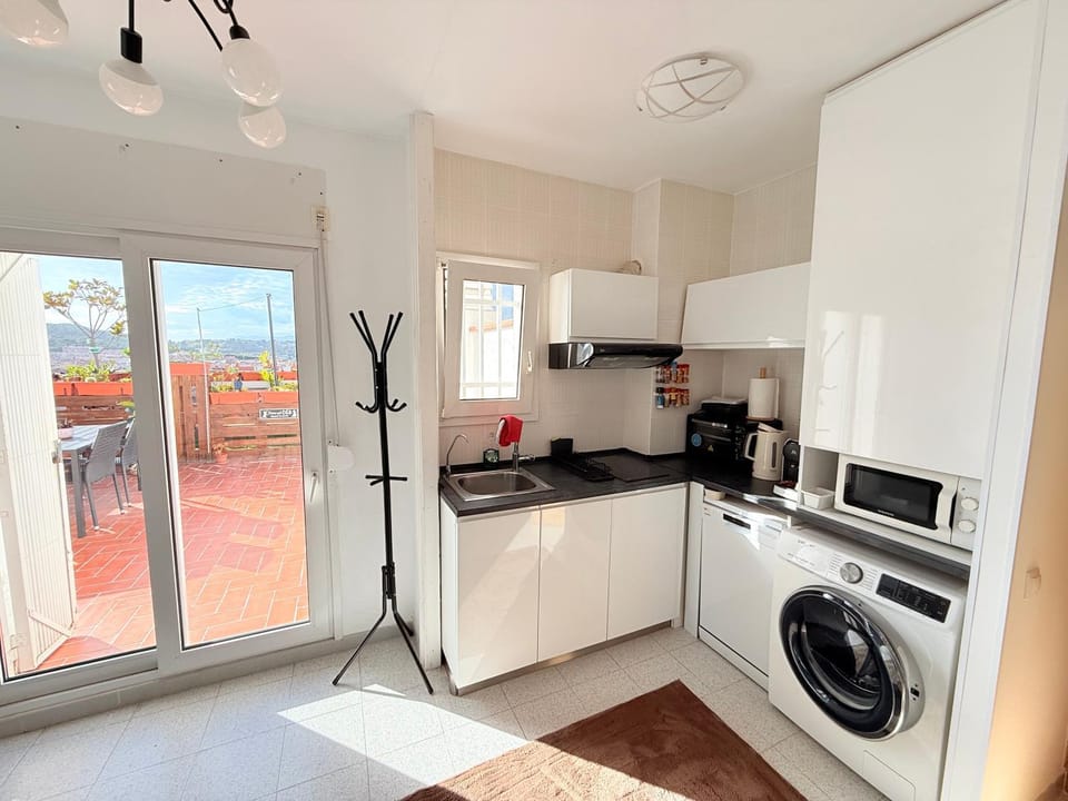 Kitchen or kitchenette, Dining area, dishwasher, minibar, oven, pet friendly, stove, toaster, washing machine, dryer