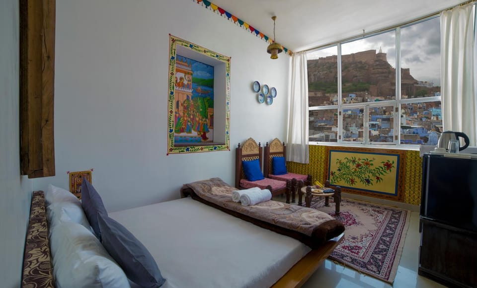 Shower, Toilet, Bed, Day, Winter, Bathroom, TV and multimedia, Balcony/Terrace, Photo of the whole room, Seating area, Bedroom, On site, City view