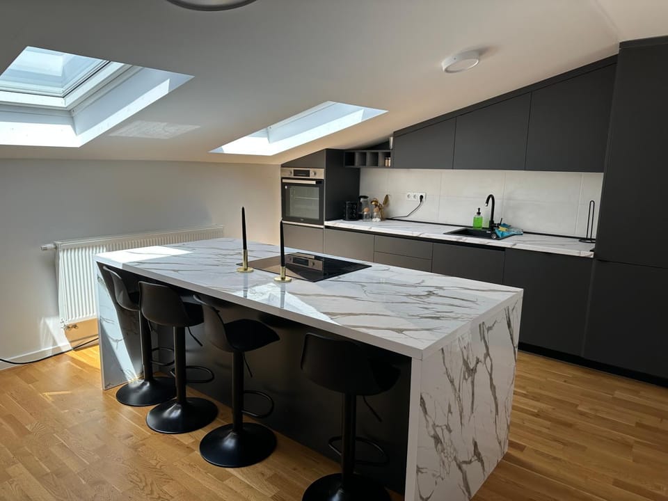 Kitchen or kitchenette, Dining area, stove