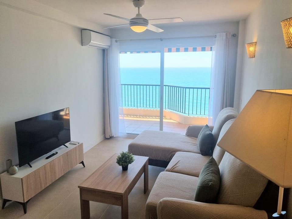 TV and multimedia, Balcony/Terrace, Living room, Sea view, air conditioner