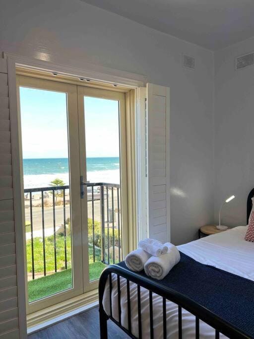 entire beachfront apartment 5 Esplanades seaviews Apartment in Adelaide