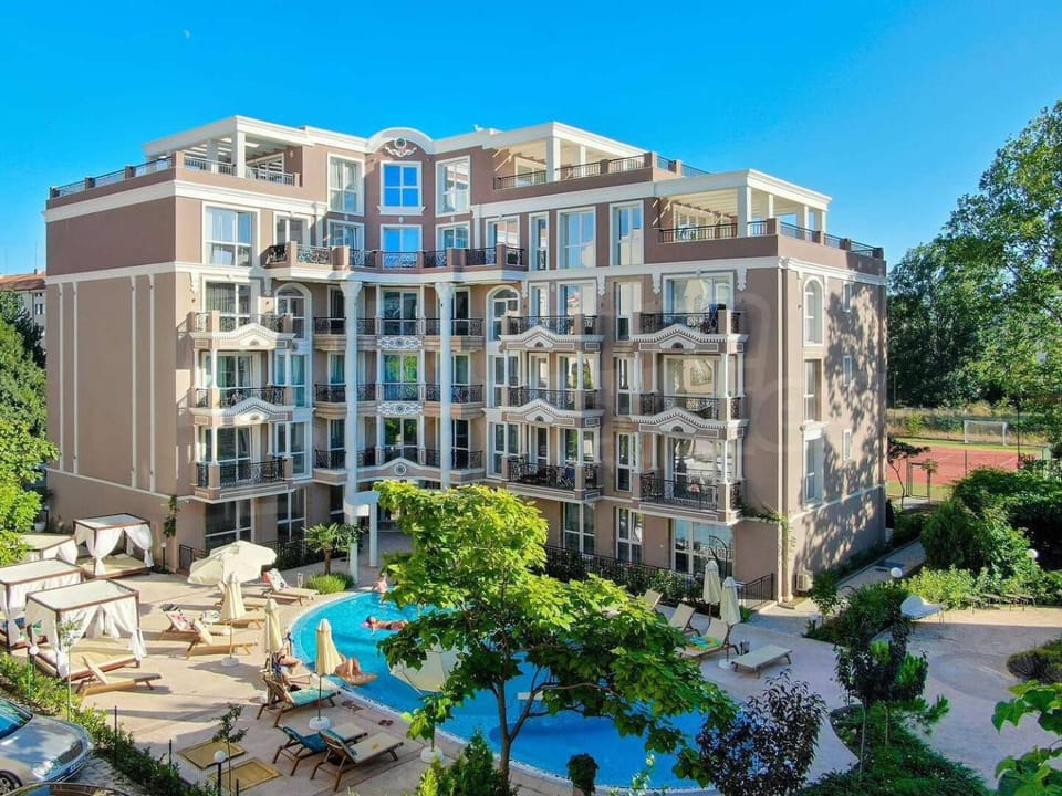 Property building, Swimming pool
