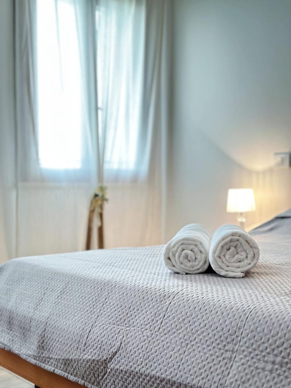 Bed, Photo of the whole room, Bedroom, towels