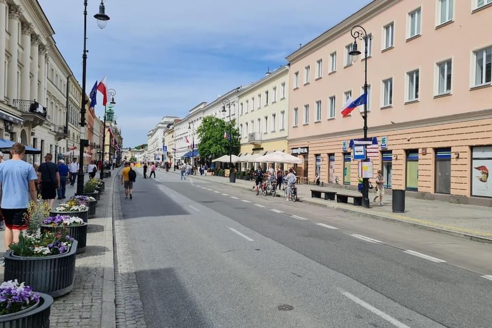 Day, People, Neighbourhood, City view, Location