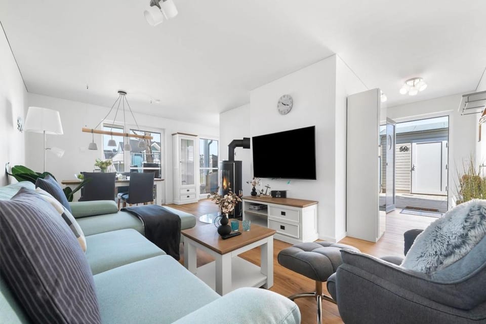 Communal lounge/ TV room, Living room
