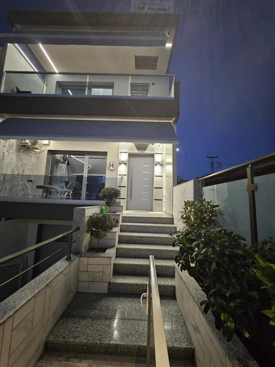 Facade/entrance