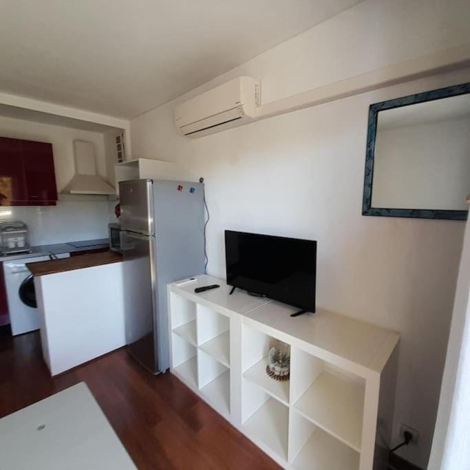 Spacieux Studio proche mer terrasse clim parking Apartment in Six-Fours-les-Plages