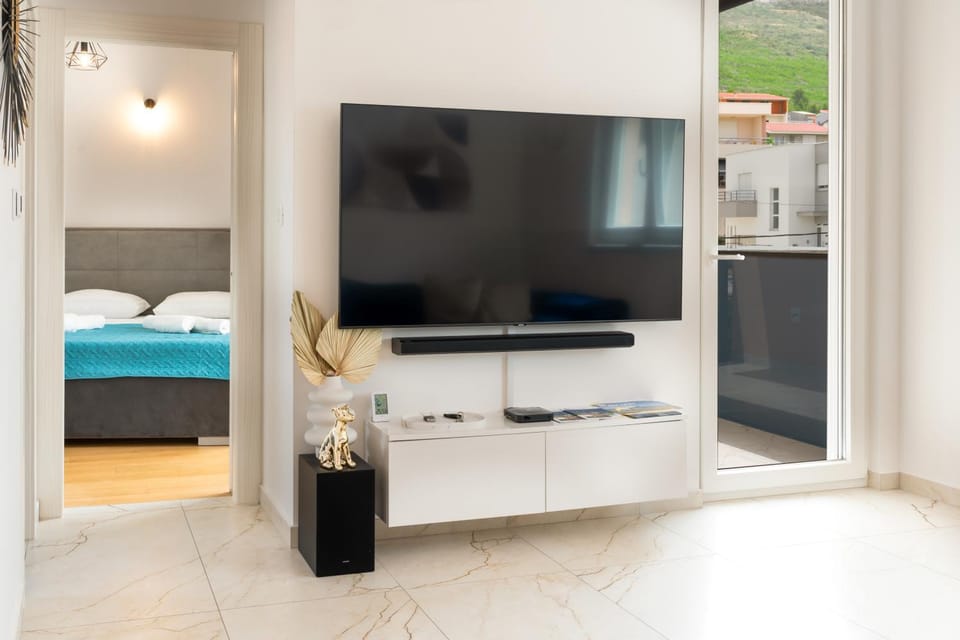 Communal lounge/ TV room, TV and multimedia, Evening entertainment