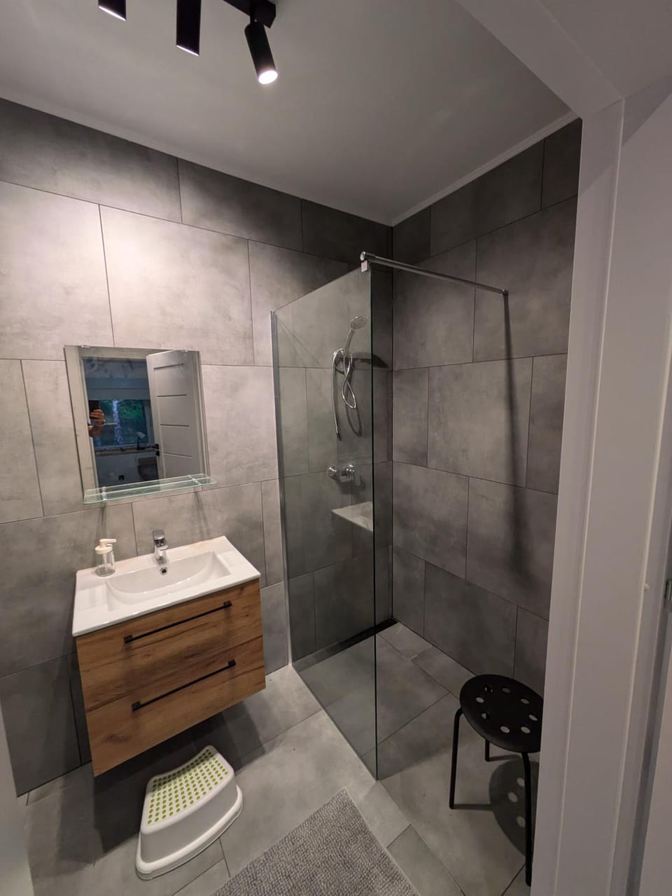 Shower, Bathroom, towels