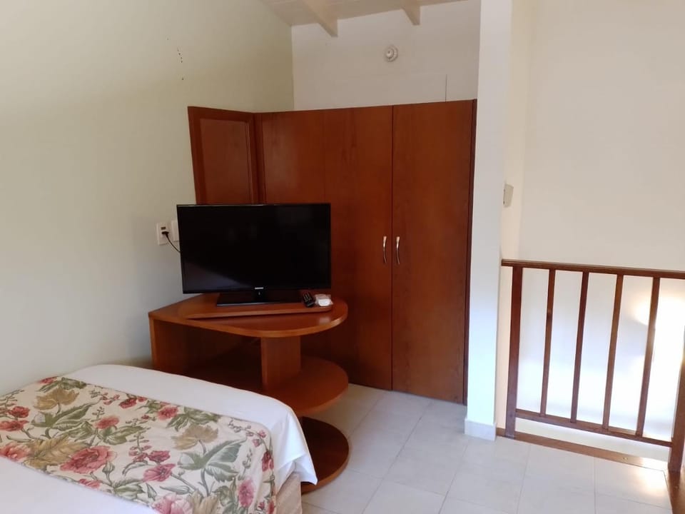 Bed, TV and multimedia, Photo of the whole room, Bedroom, wardrobe