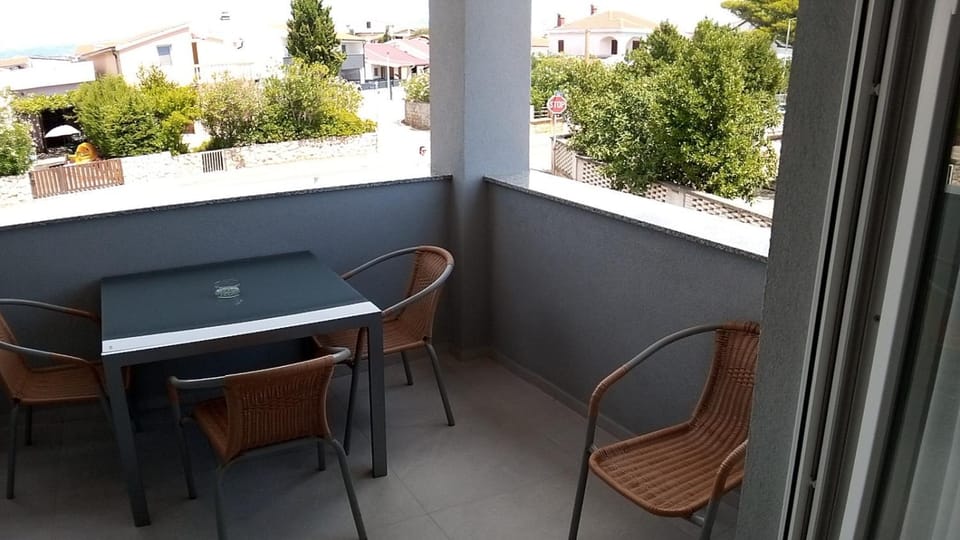 Patio, Day, Balcony/Terrace
