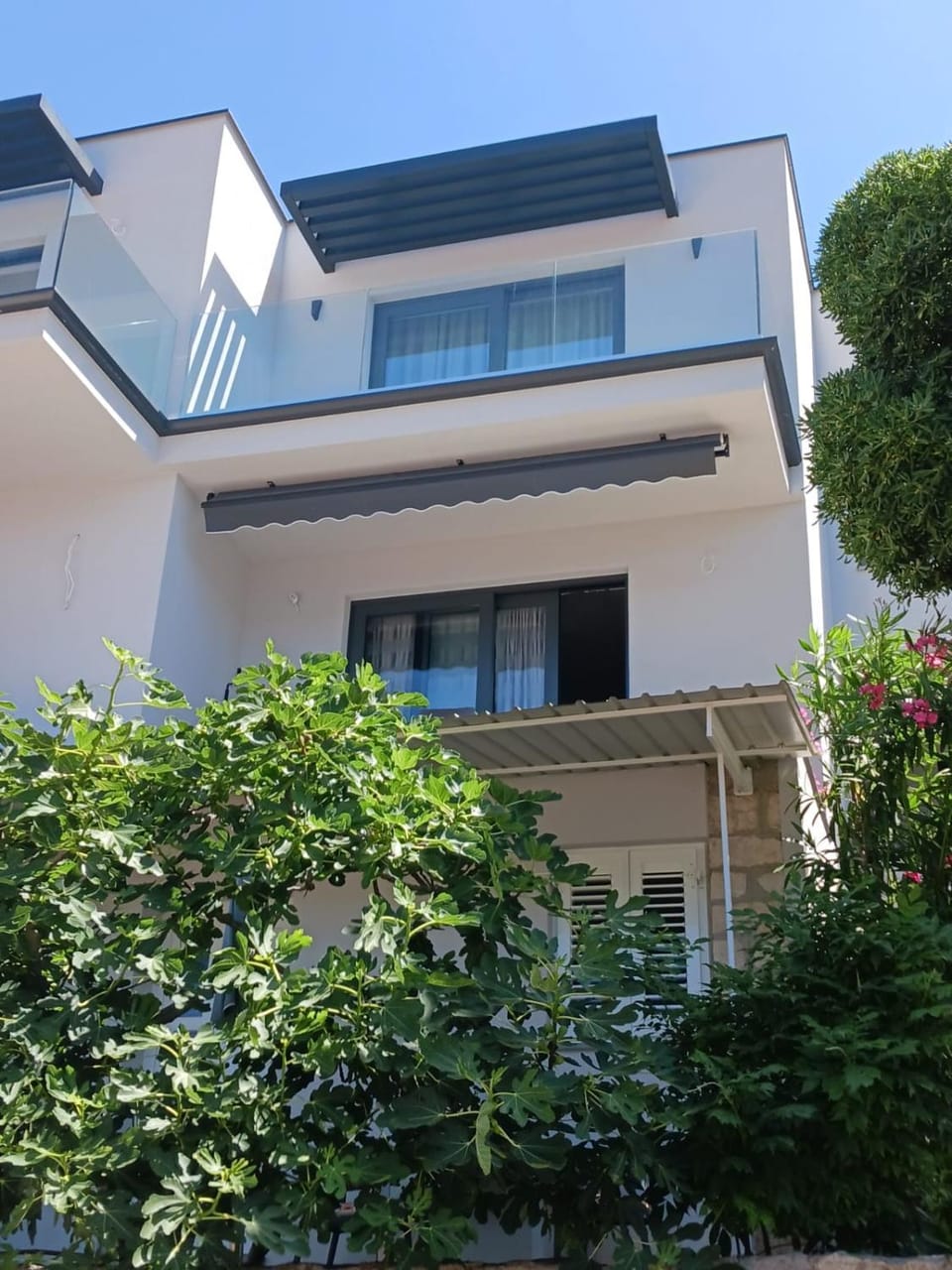 Property building, Balcony/Terrace