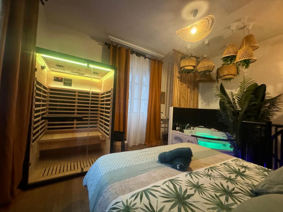 Hot Tub, Hot Tub, Sauna, Sauna, Spa and wellness centre/facilities, Photo of the whole room, Bedroom