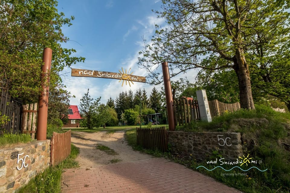 Neighbourhood, Street view