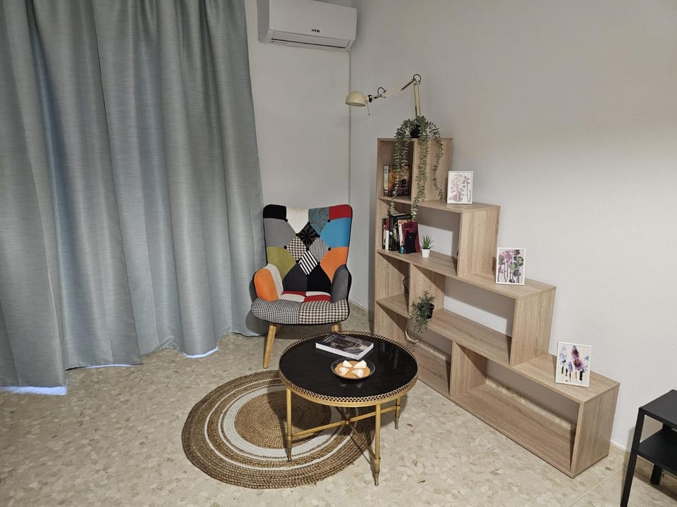 Living room, Seating area, Dining area, air conditioner