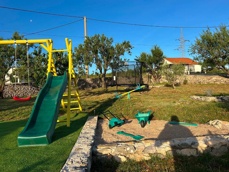 Villa Malenica - Pool and 1000m2 fenced garden Villa in Šibenik-Knin County, Croatia