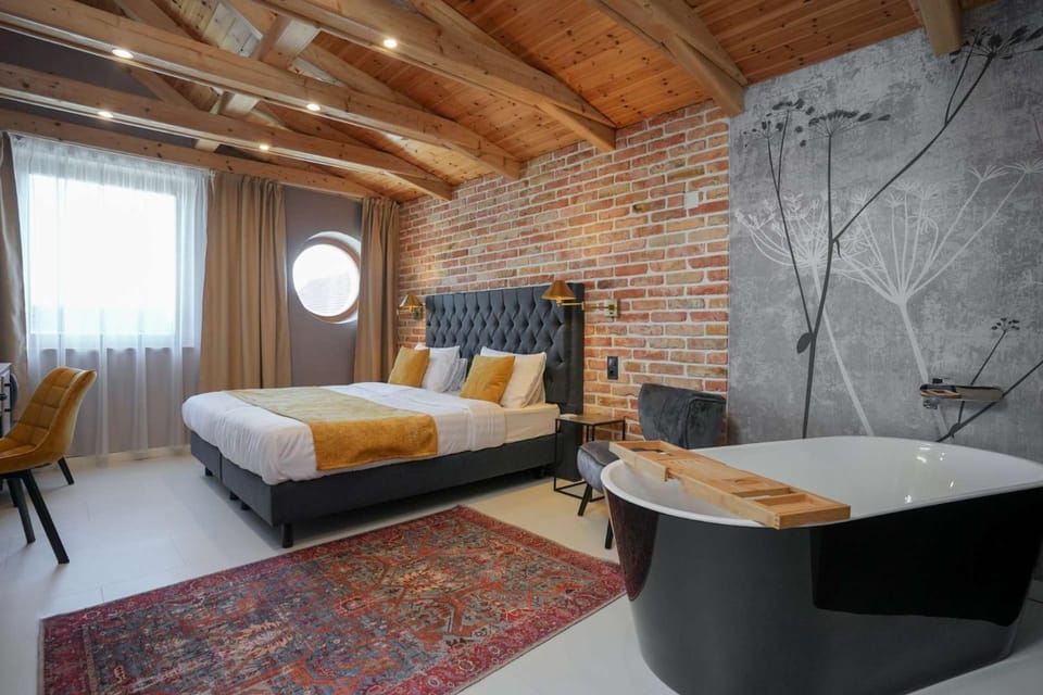 Bed, View (from property/room), Bedroom, Bath