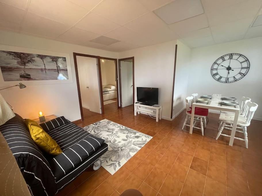 Communal lounge/ TV room, TV and multimedia, Living room, Dining area