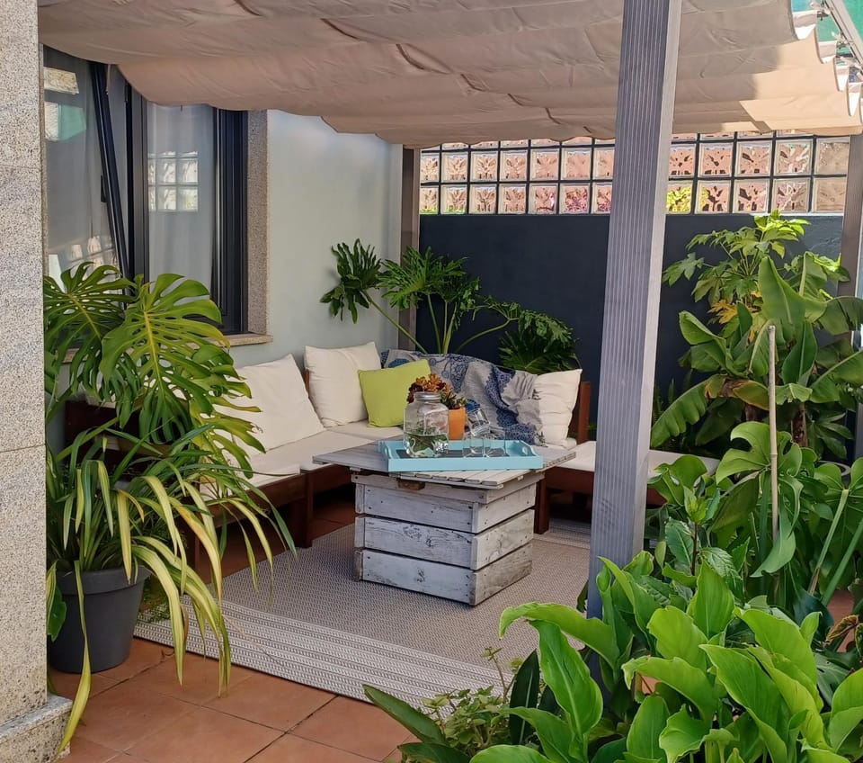 Patio, Day, Balcony/Terrace, Living room, Seating area