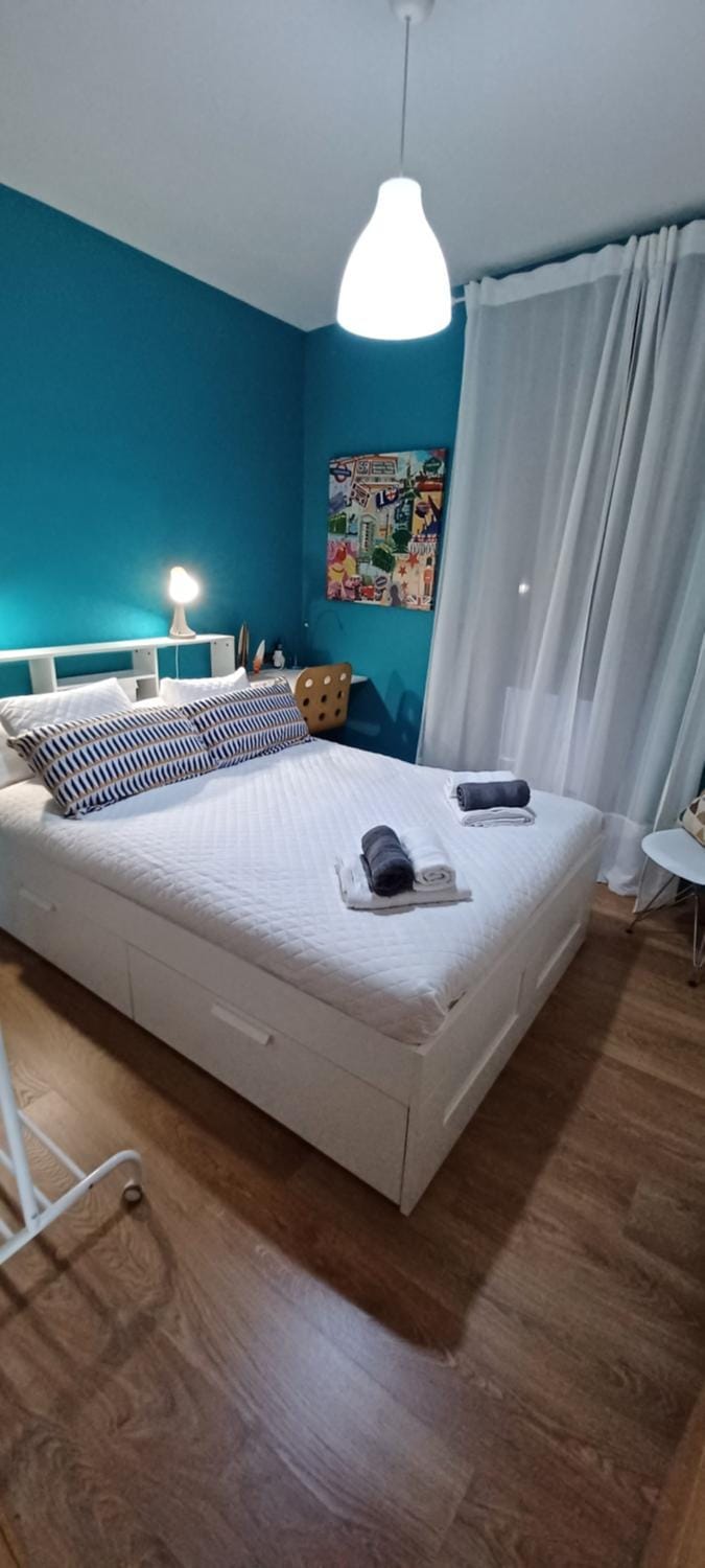 Bed, Photo of the whole room, Bedroom, towels