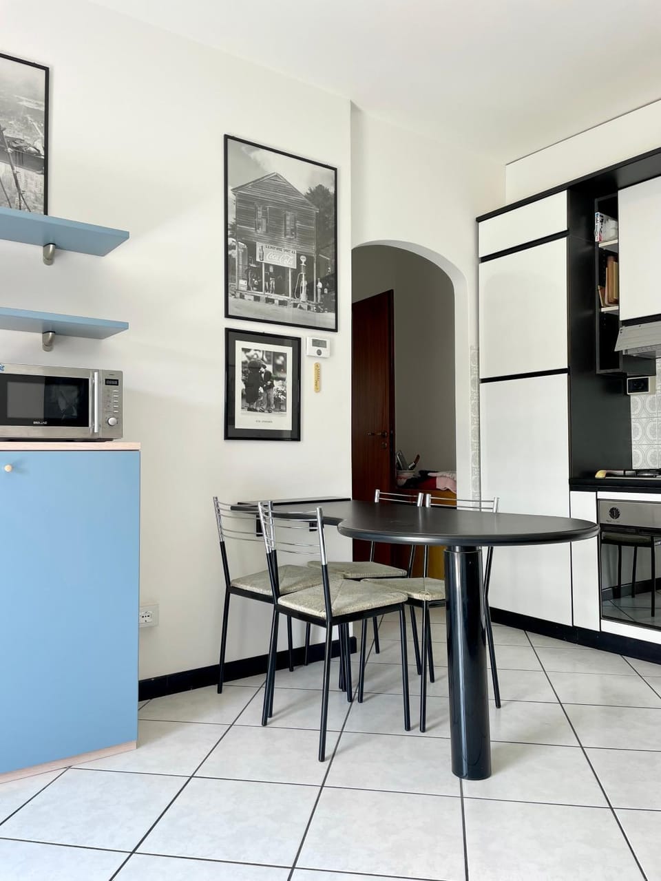 Kitchen or kitchenette, Dining area, stove