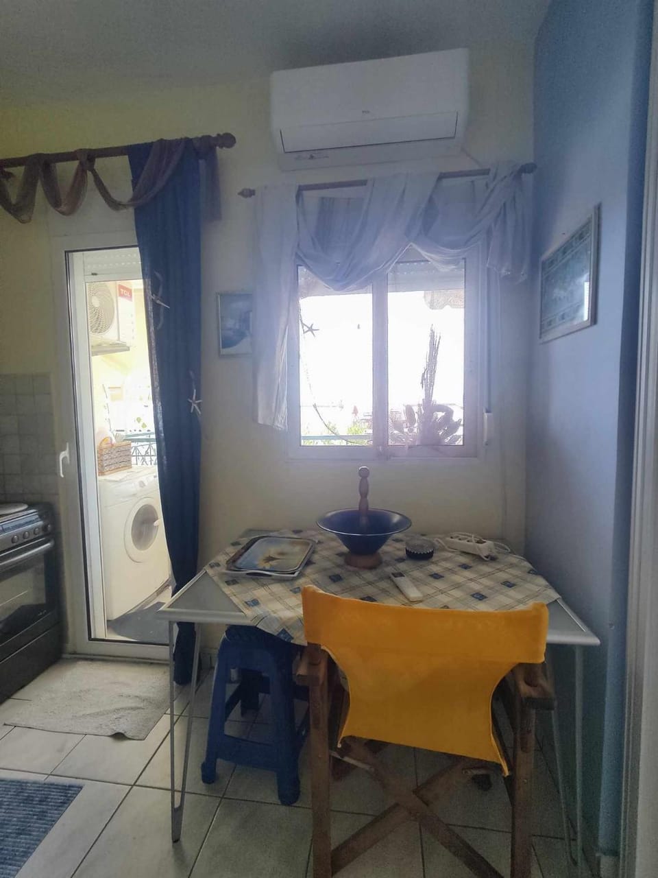 Seating area, Dining area
