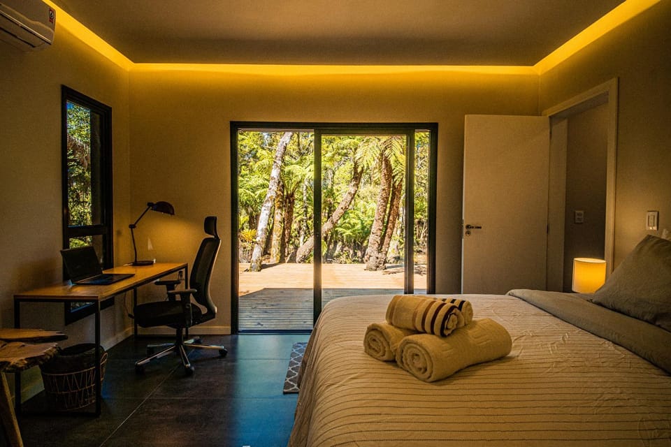 Bed, Natural landscape, Garden, Photo of the whole room, Bedroom, Garden view