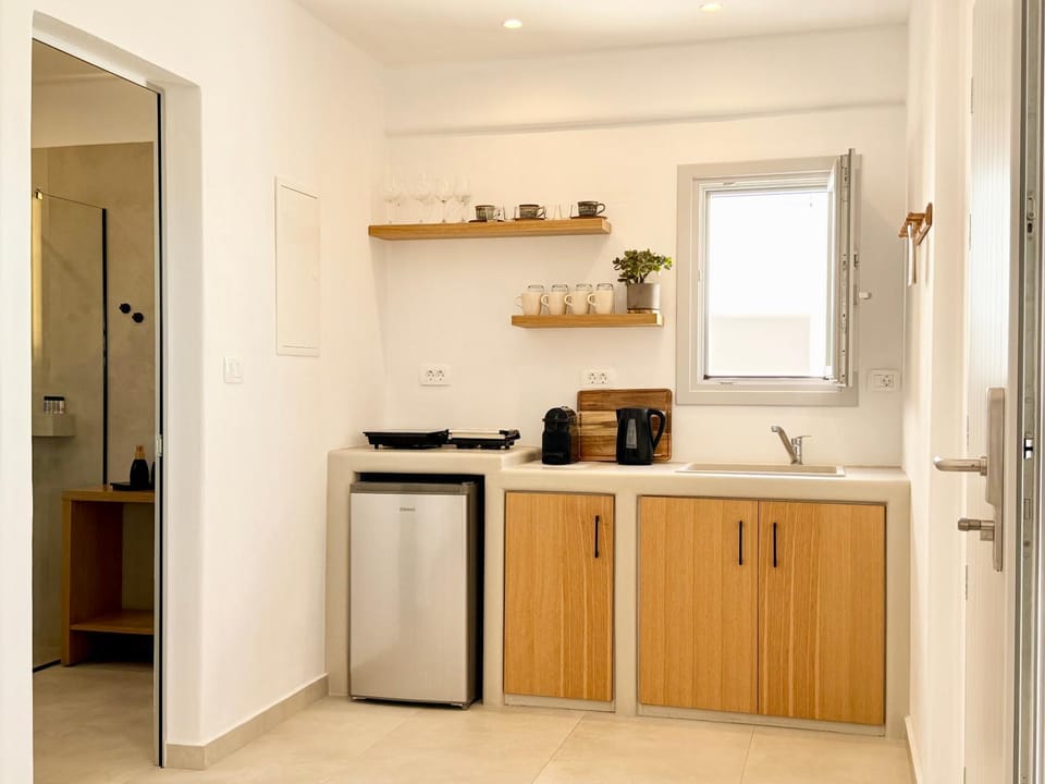 Nohēme Luxury Suites Hotel in Santorini