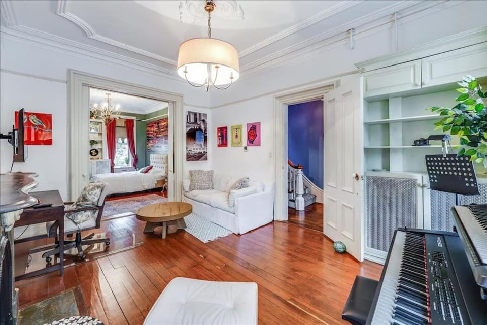 Artist Residence 3 Bedroom Brownstone House in Hoboken