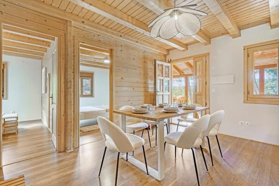 Cozy wood cabin, Casino, Pool, 25 min to Madrid Center Cabin in Community of Madrid
