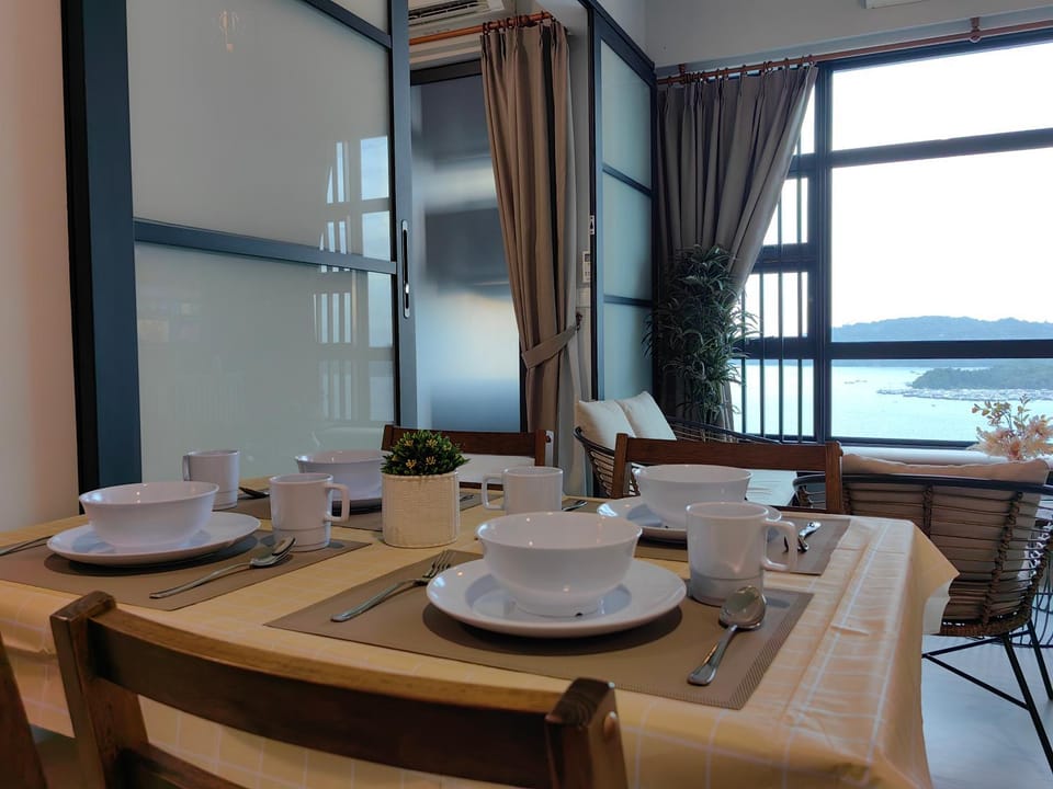 Jesselton Quay Sea View 2BR 4Pax by JUNE Homestay Apartment in Kota Kinabalu