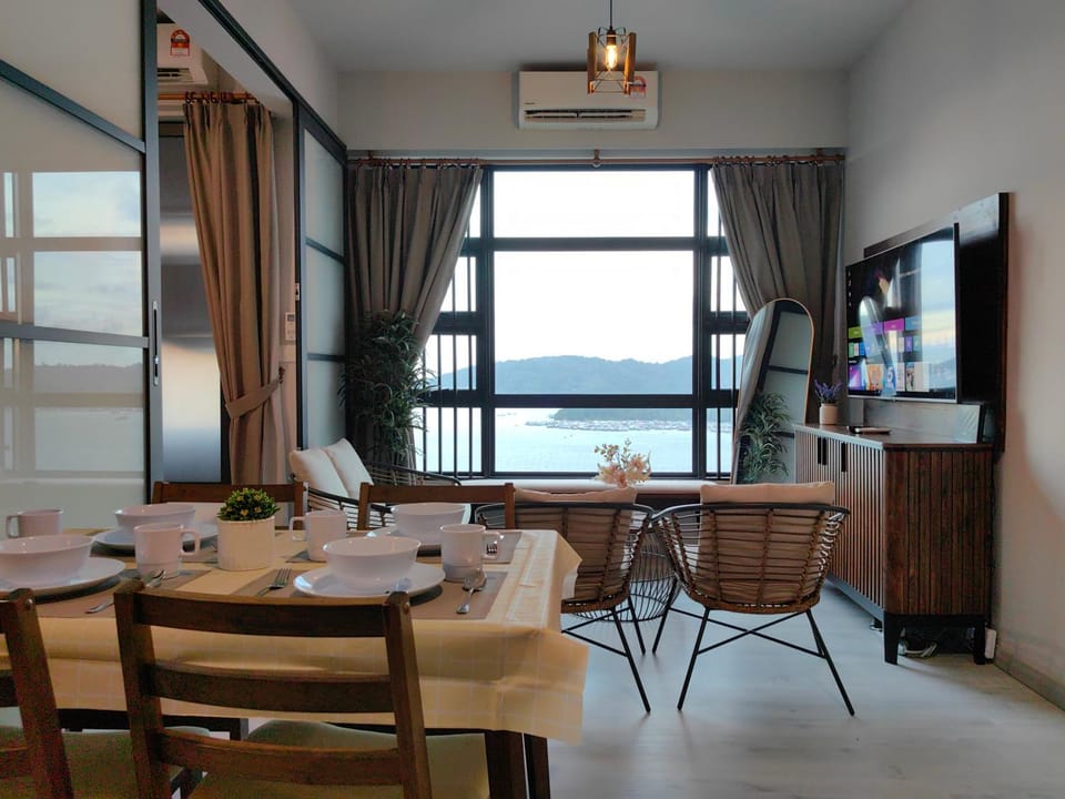 Jesselton Quay Sea View 2BR 4Pax by JUNE Homestay Apartment in Kota Kinabalu
