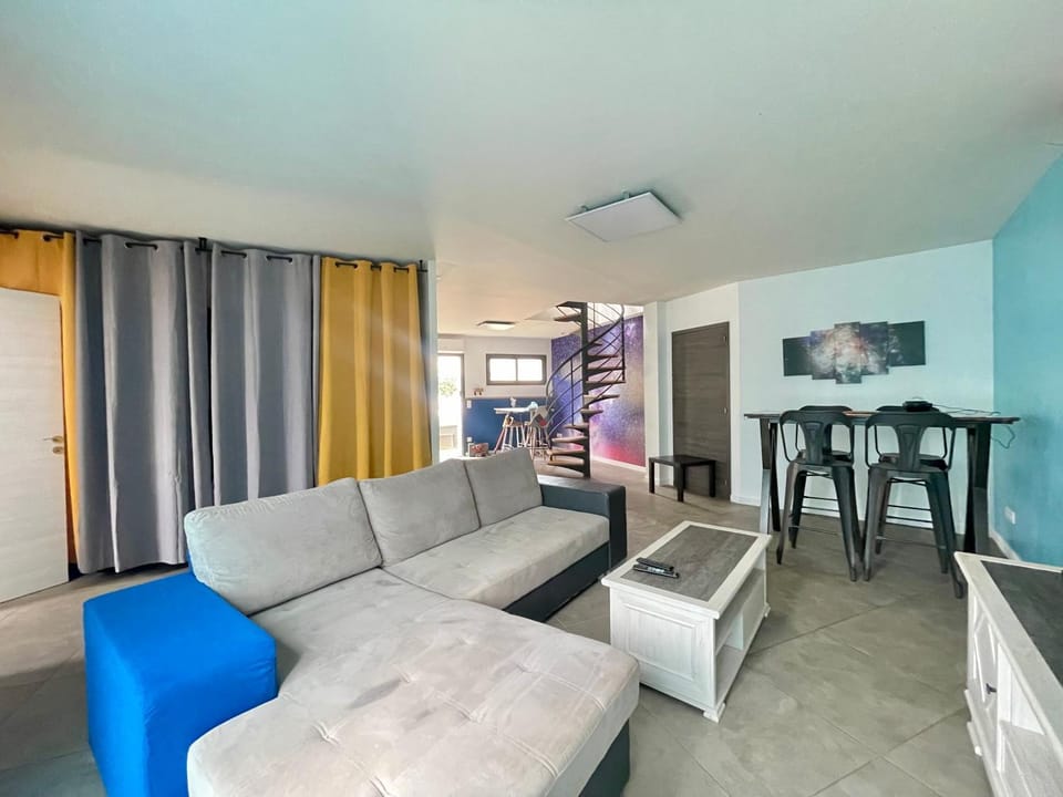 Living room, Dining area