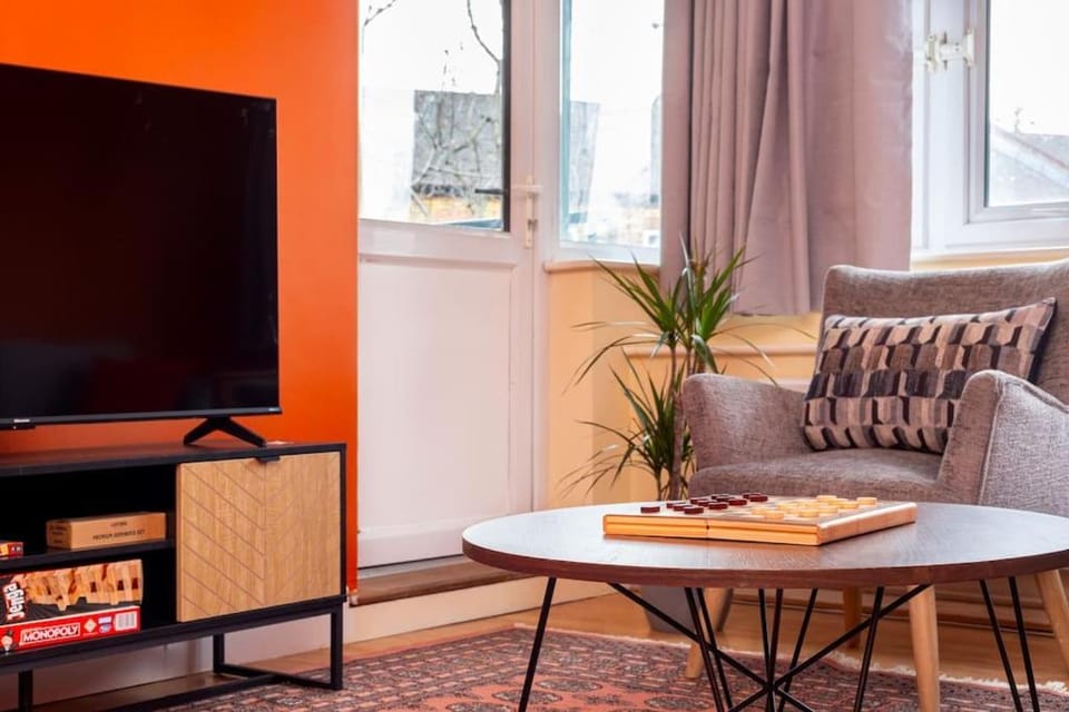 Communal lounge/ TV room, Living room, Seating area