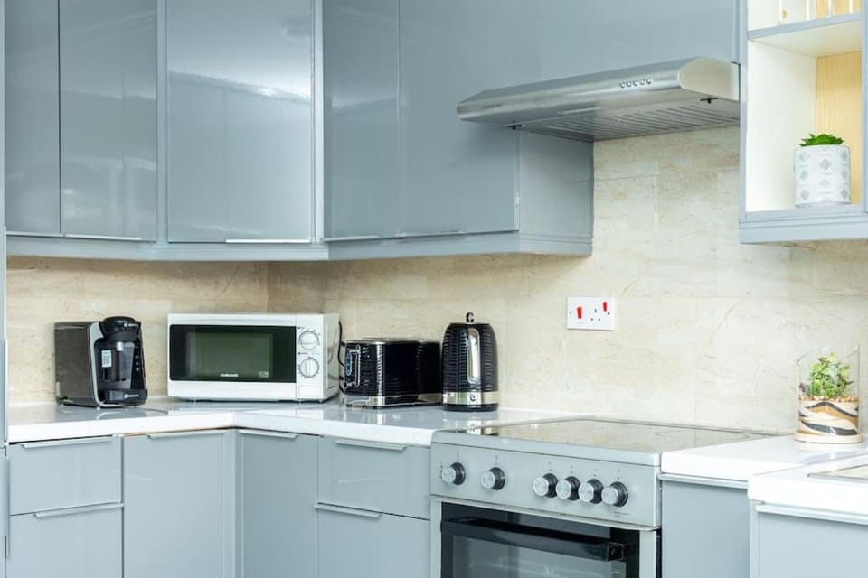 Coffee/tea facilities, Kitchen or kitchenette, dishwasher, oven, toaster