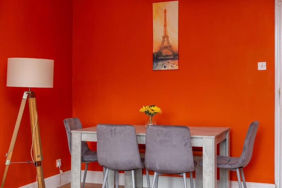 Seating area, Dining area