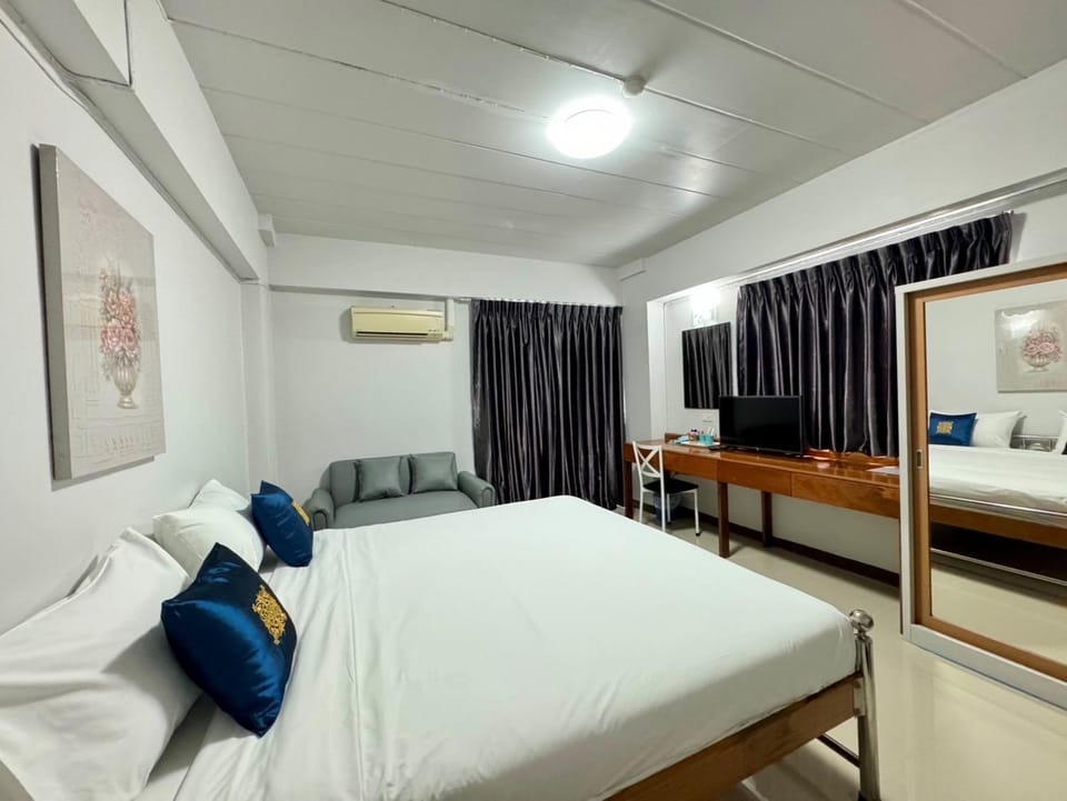 Bedroom, air conditioner