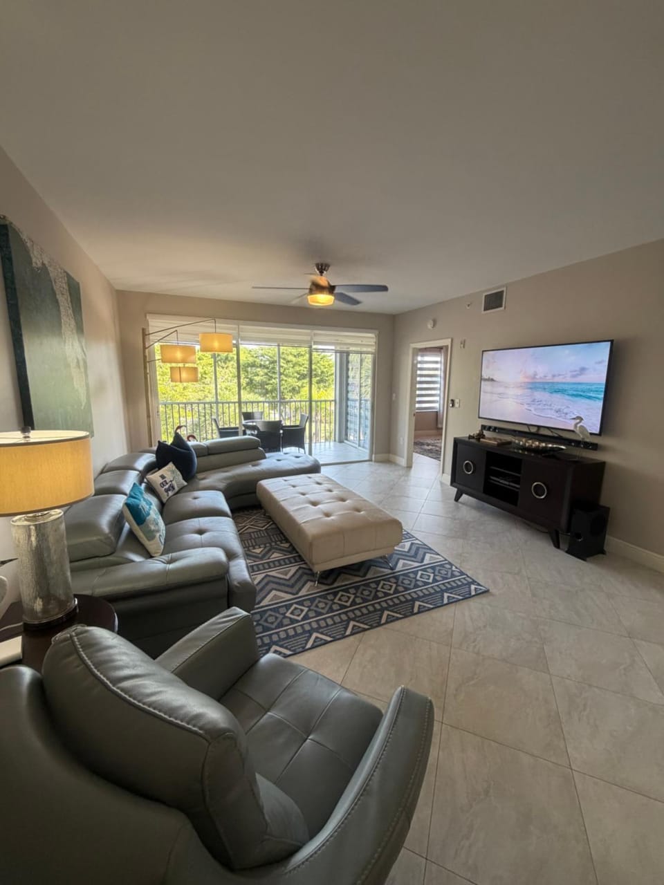 Vanderbilt Villas Naples, Walk to Beach Apartment in North Naples