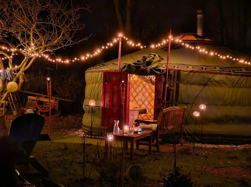 Het binnenerf yurt en keetjes Luxury tent in Overijssel (province)