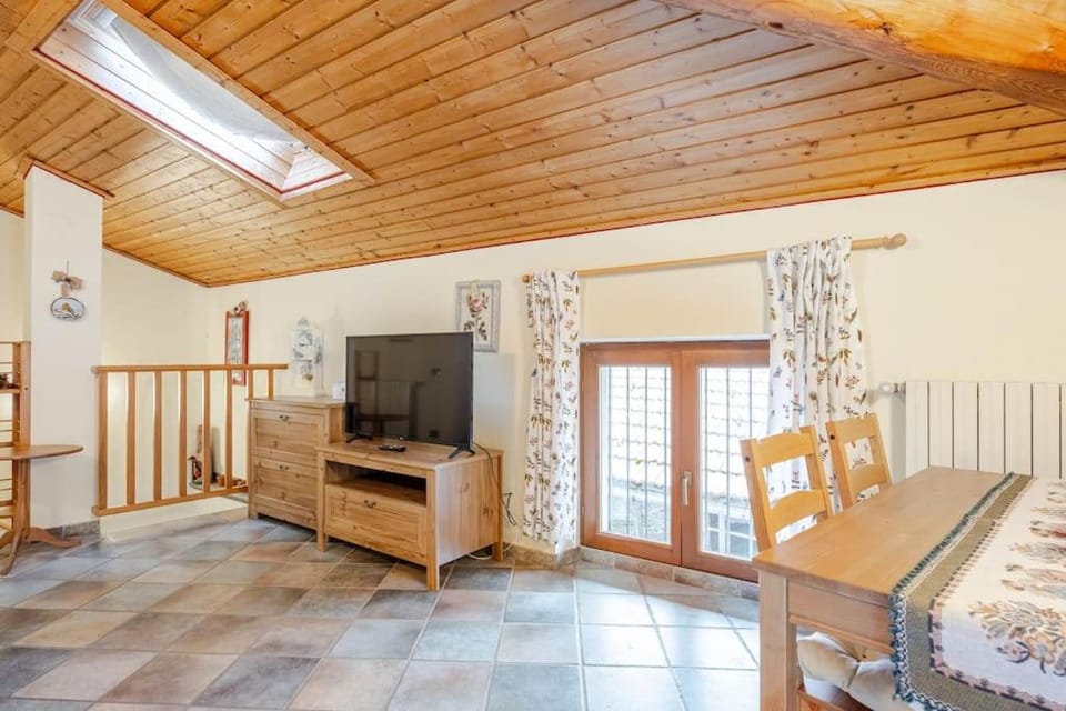 Communal lounge/ TV room, Bed, TV and multimedia, Evening entertainment