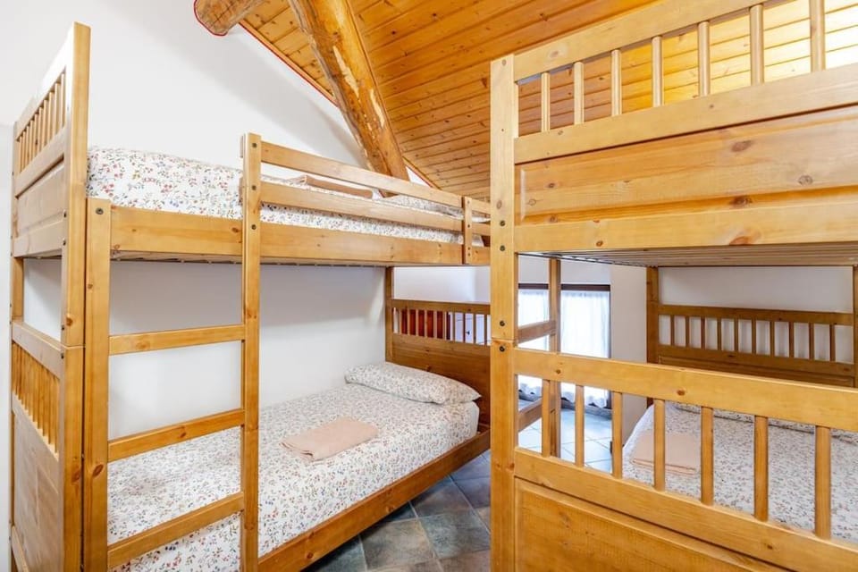 Bed, Photo of the whole room, Bedroom, bunk bed