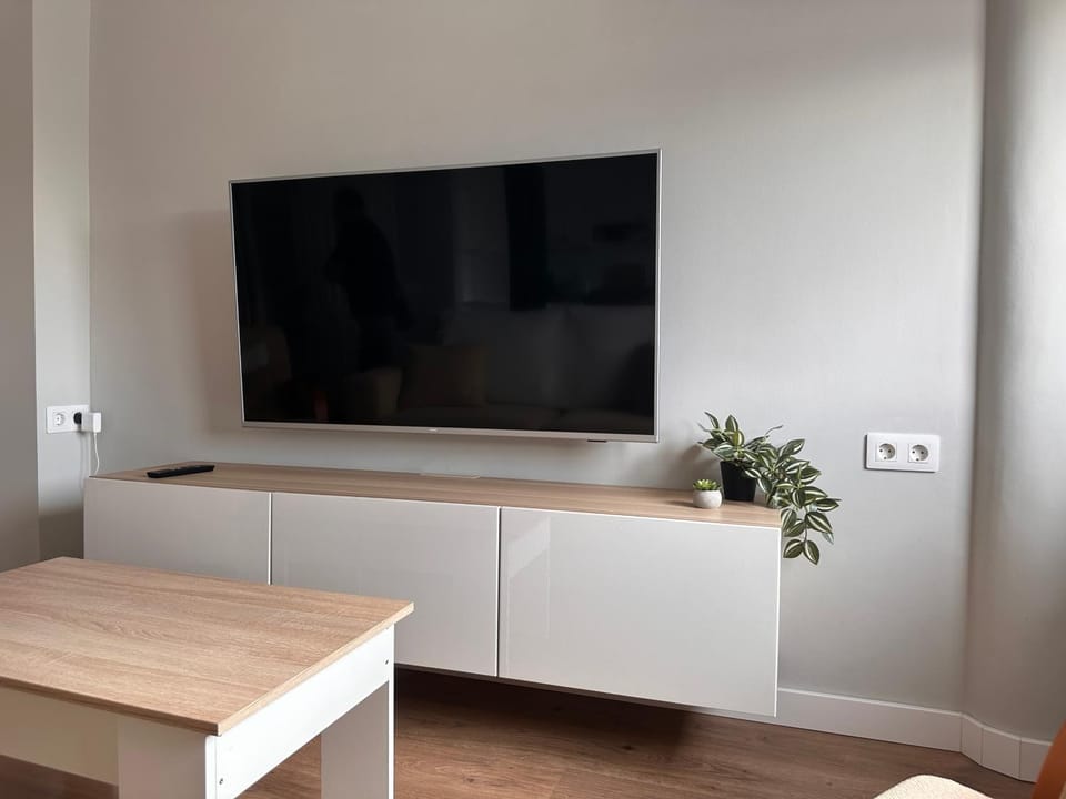 Communal lounge/ TV room, TV and multimedia, Evening entertainment